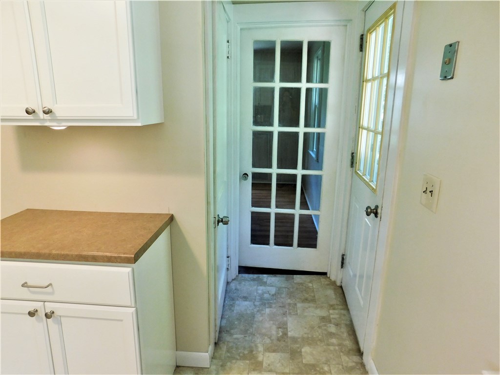 2 Edgewood Avenue Westerly, RI 02891 - Photo 15 of 39