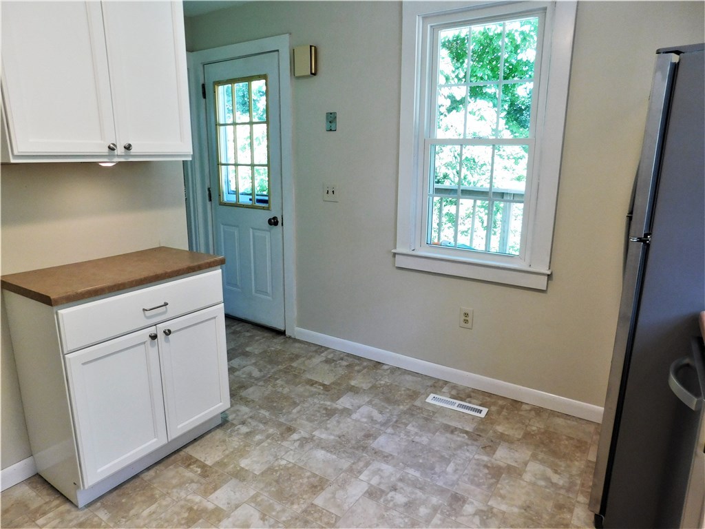 2 Edgewood Avenue Westerly, RI 02891 - Photo 16 of 39