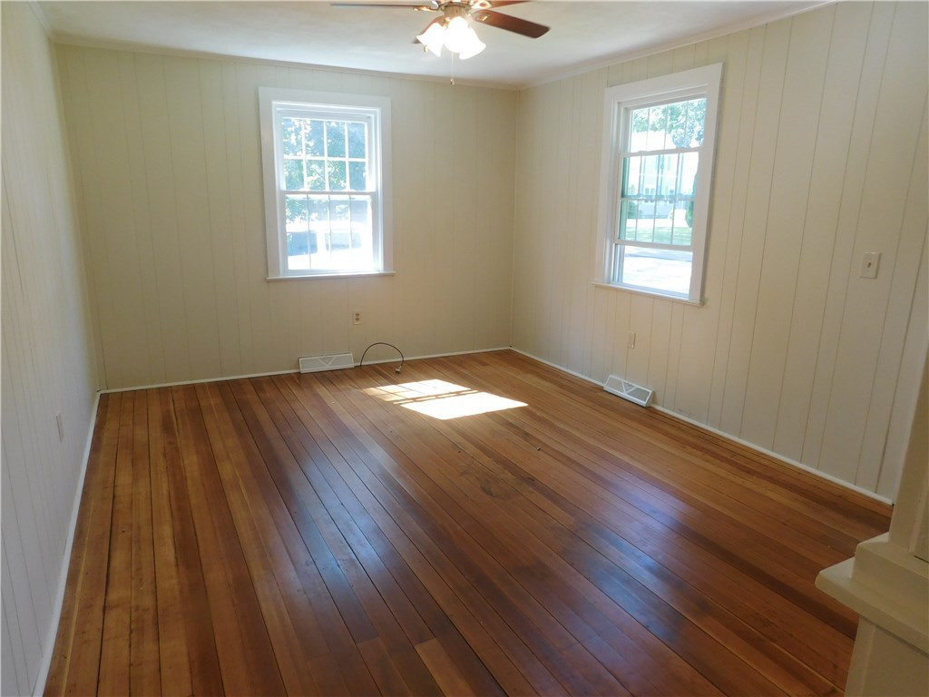 2 Edgewood Avenue Westerly, RI 02891 - Photo 17 of 39