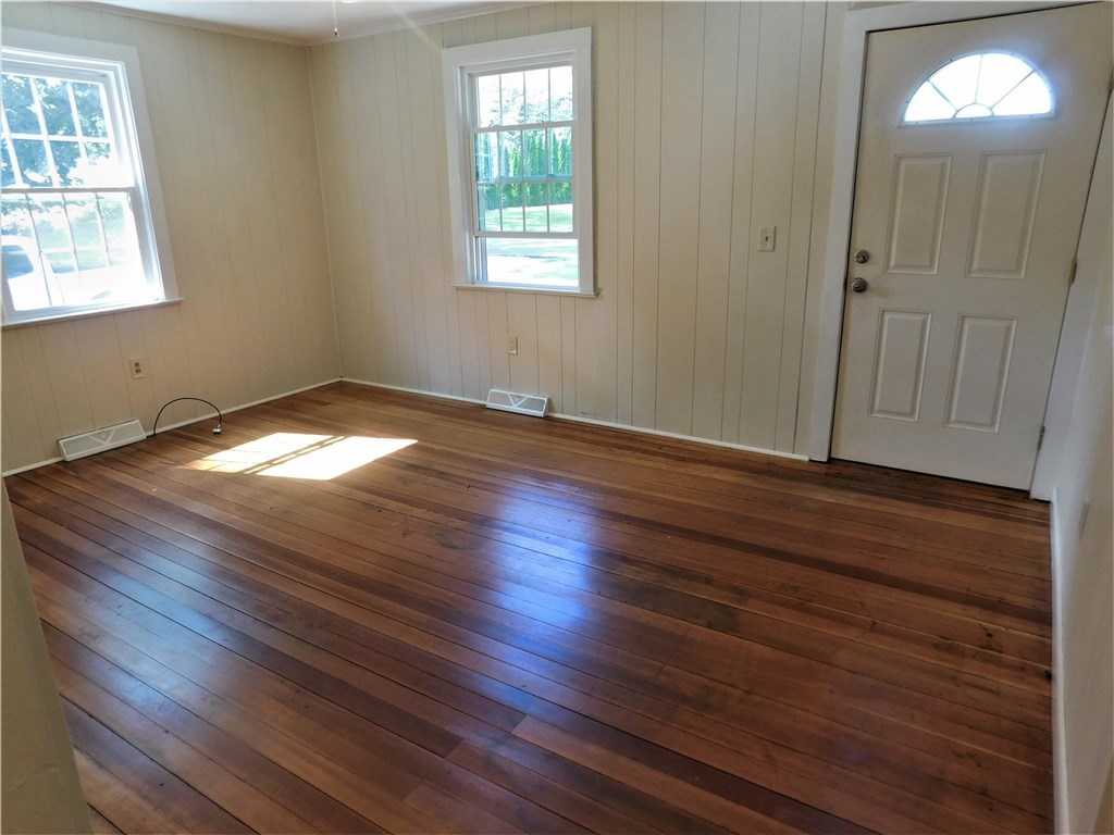 2 Edgewood Avenue Westerly, RI 02891 - Photo 23 of 39