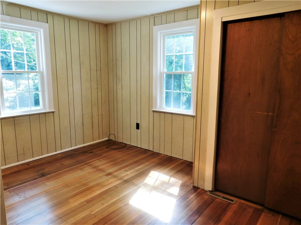 2 Edgewood Avenue Westerly, RI 02891 - Photo 24 of 39