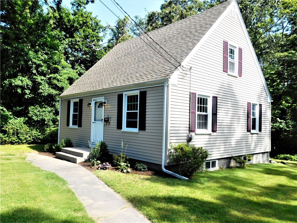 2 Edgewood Avenue Westerly, RI 02891 - Photo 3 of 39