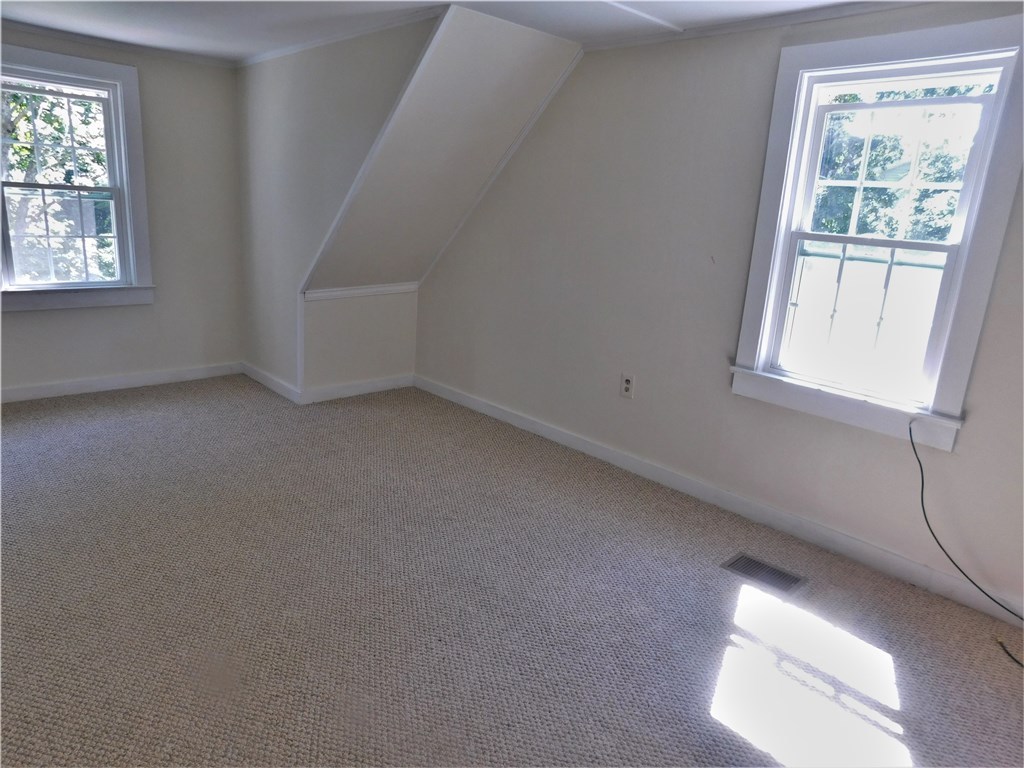 2 Edgewood Avenue Westerly, RI 02891 - Photo 32 of 39