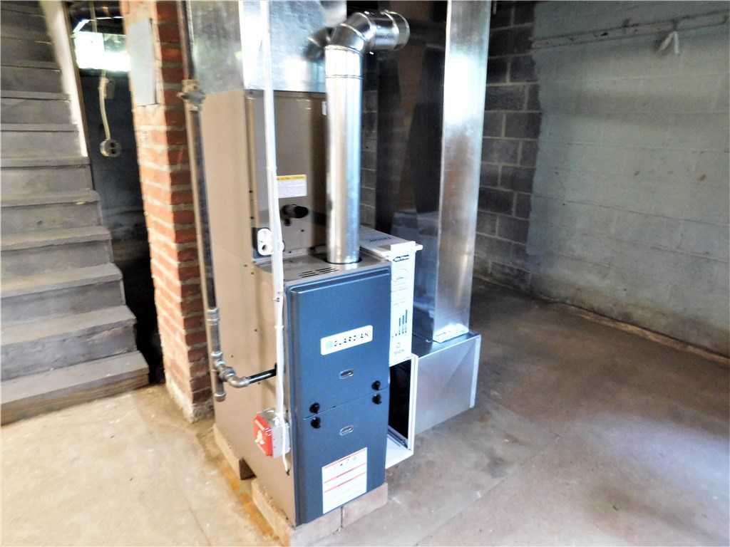 2 Edgewood Avenue Westerly, RI 02891 - Photo 38 of 39