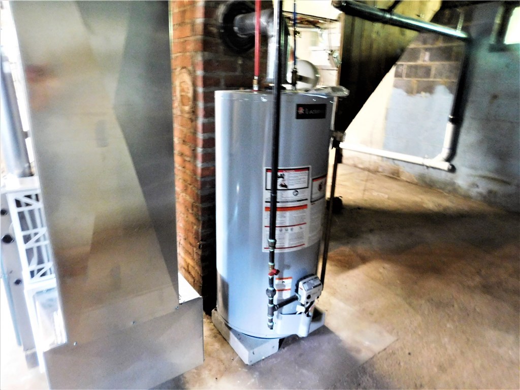 2 Edgewood Avenue Westerly, RI 02891 - Photo 39 of 39