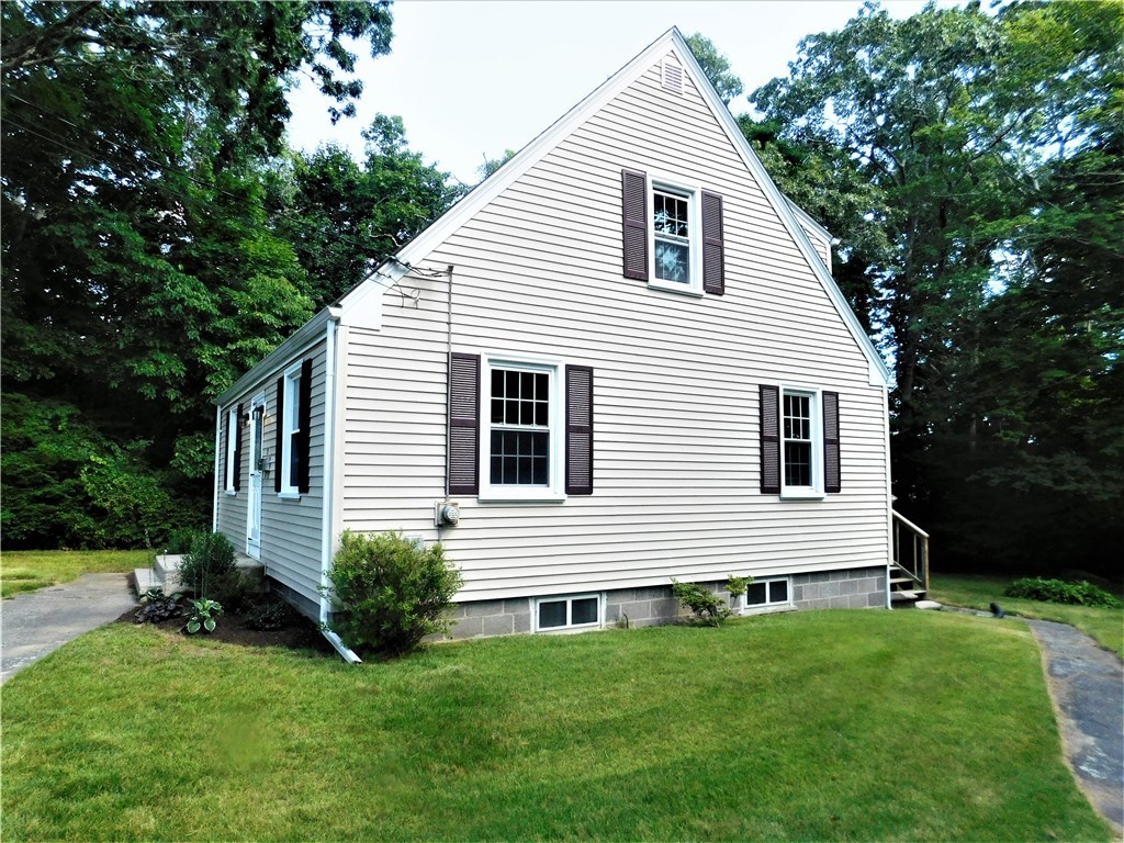 2 Edgewood Avenue Westerly, RI 02891 - Photo 5 of 39