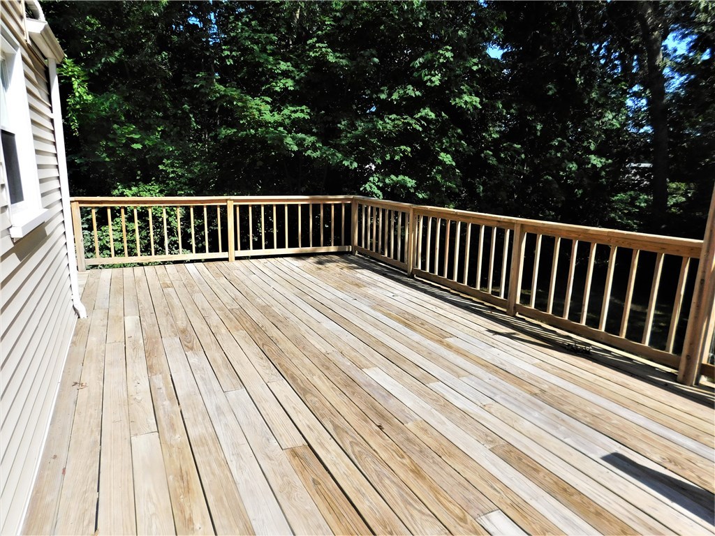 2 Edgewood Avenue Westerly, RI 02891 - Photo 10 of 39