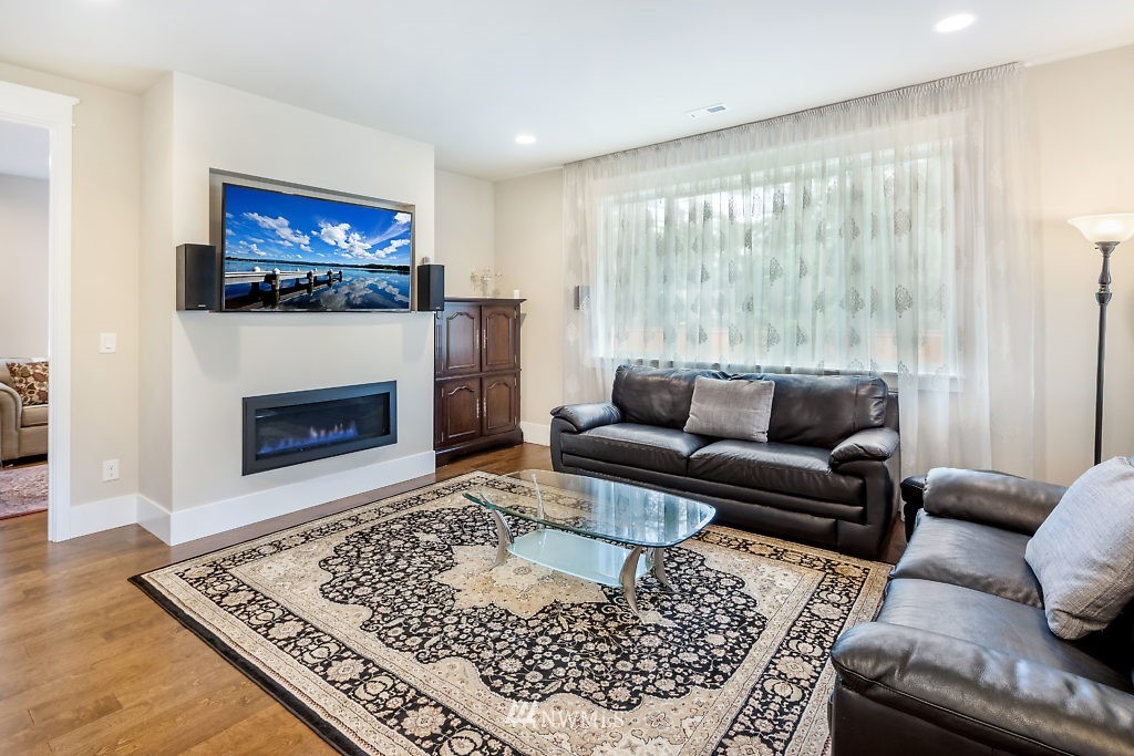 4901 Southeast 3rd Place Renton, WA 98059 - Photo 5 of 25