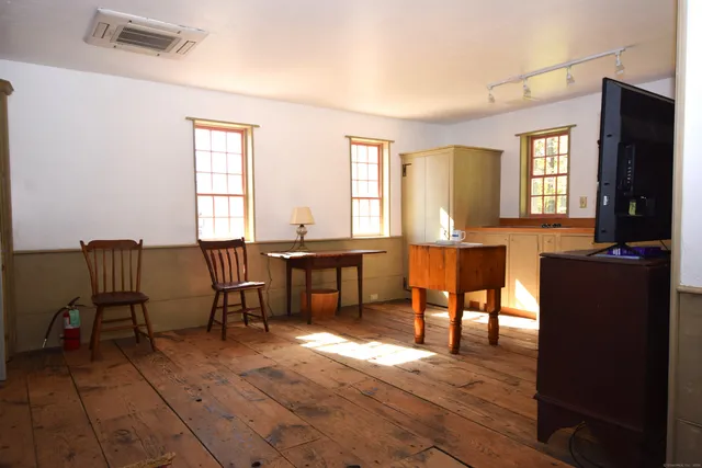 $1,800 | 100 Bradford Corner Road, Woodstock, CT 06282