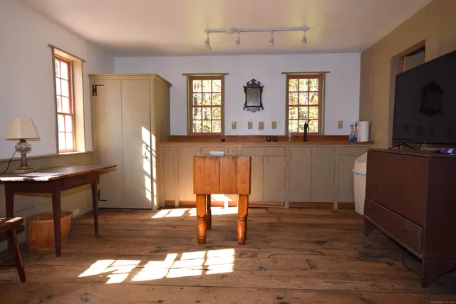 $1,800 | 100 Bradford Corner Road, Woodstock, CT 06282