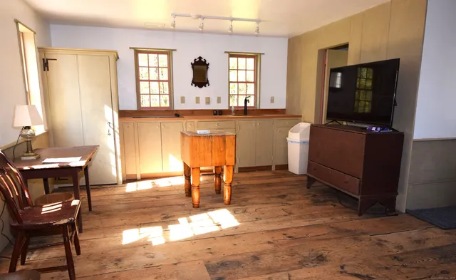 $1,800 | 100 Bradford Corner Road, Woodstock, CT 06282