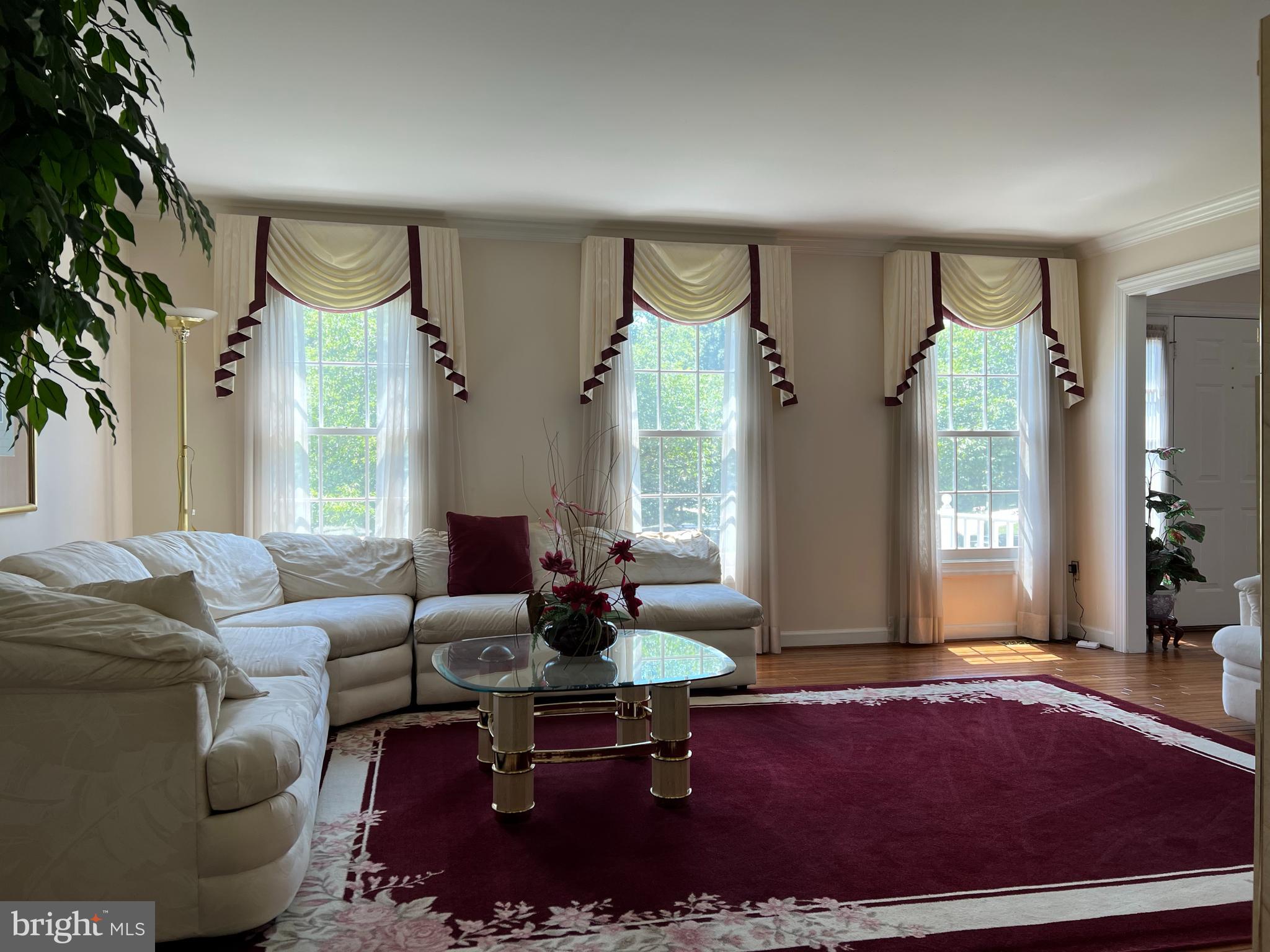 9 Rideout Court Gaithersburg, MD 20877 - Photo 2 of 7 Living Room