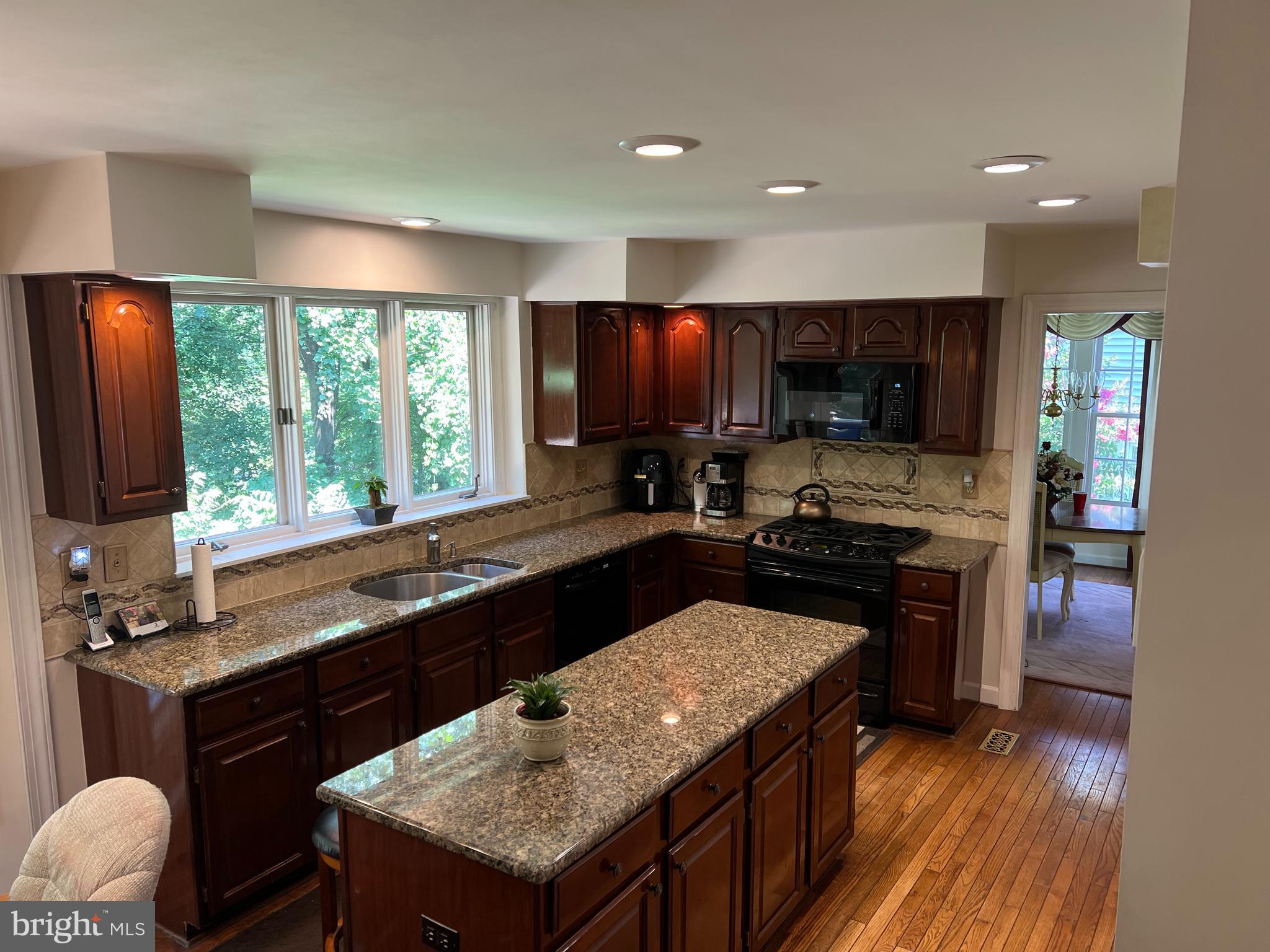 9 Rideout Court Gaithersburg, MD 20877 - Photo 4 of 7 Kitchen