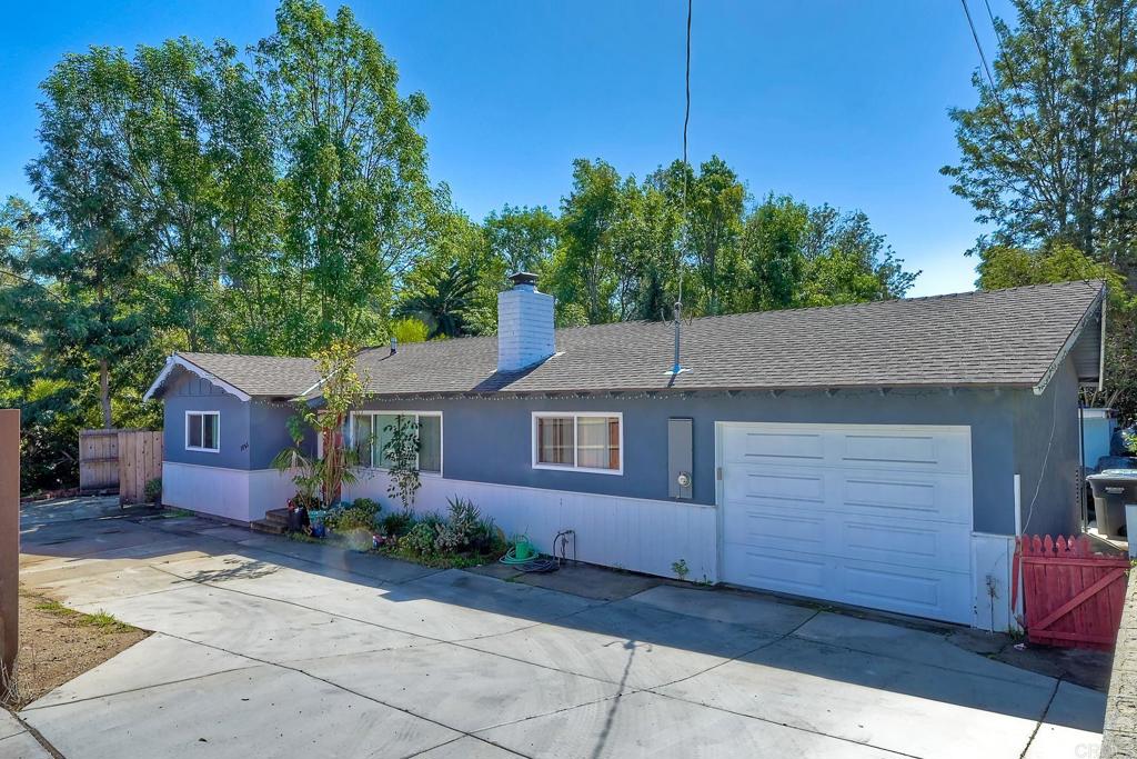1025 East Fallbrook Street Fallbrook, CA 92028 - Photo 1 of 1 front view of a house