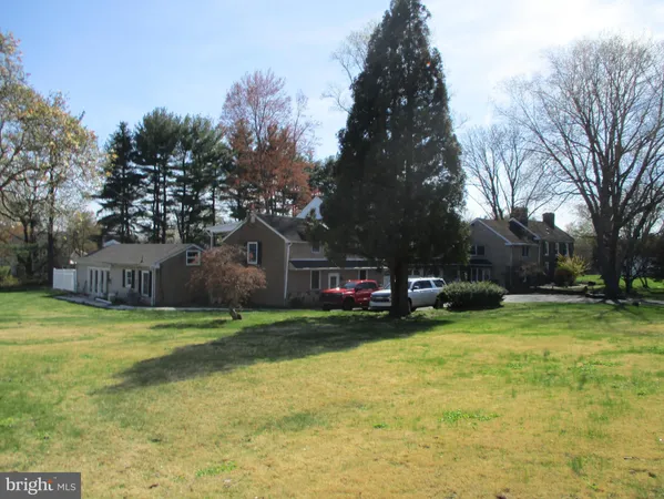 a view of a yard in front of house
