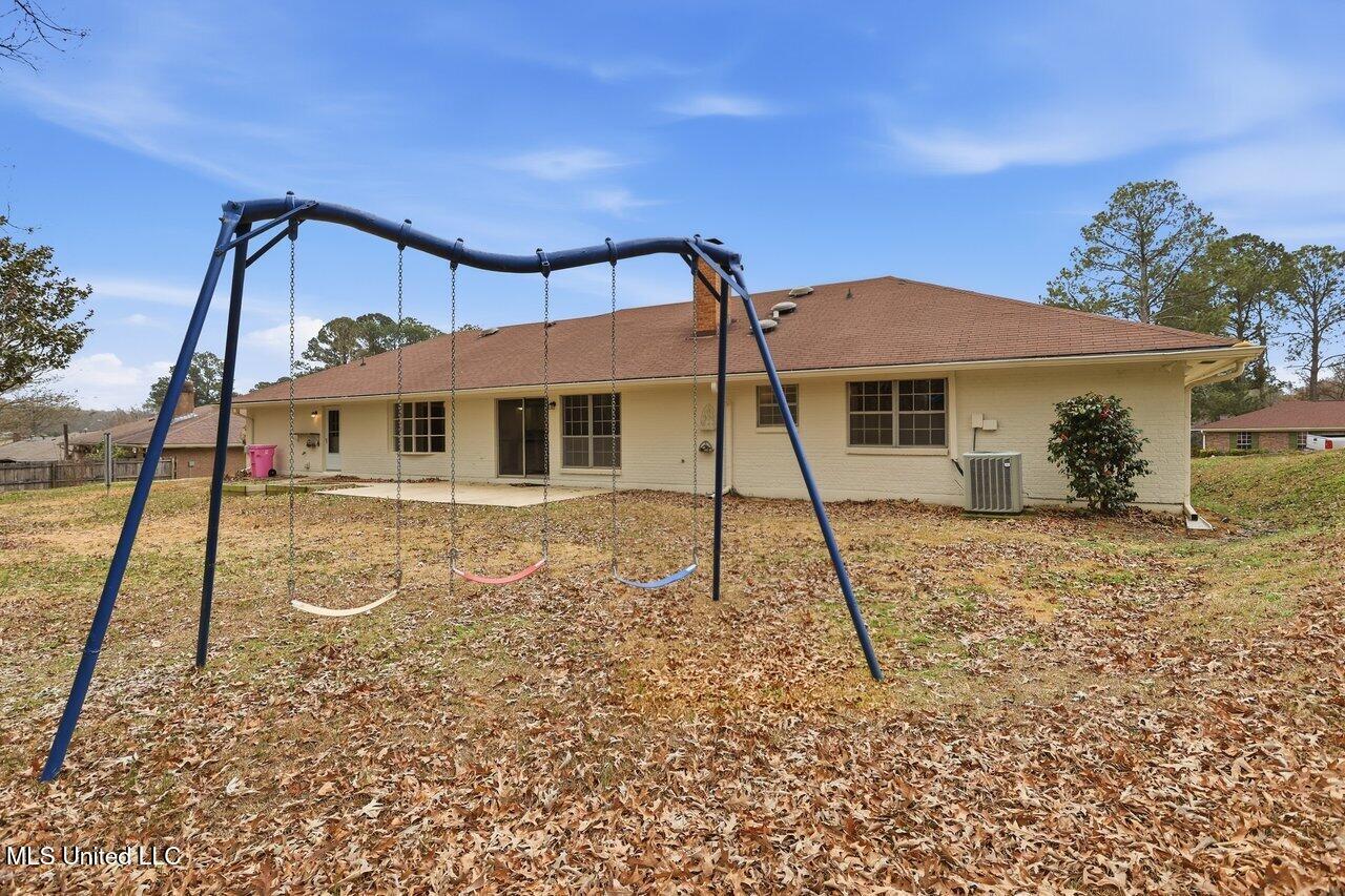 1508 Huntcliff Way Clinton, MS 39056 - Photo 32 of 37 1508 Huntcliff Way Home Tours MS 34