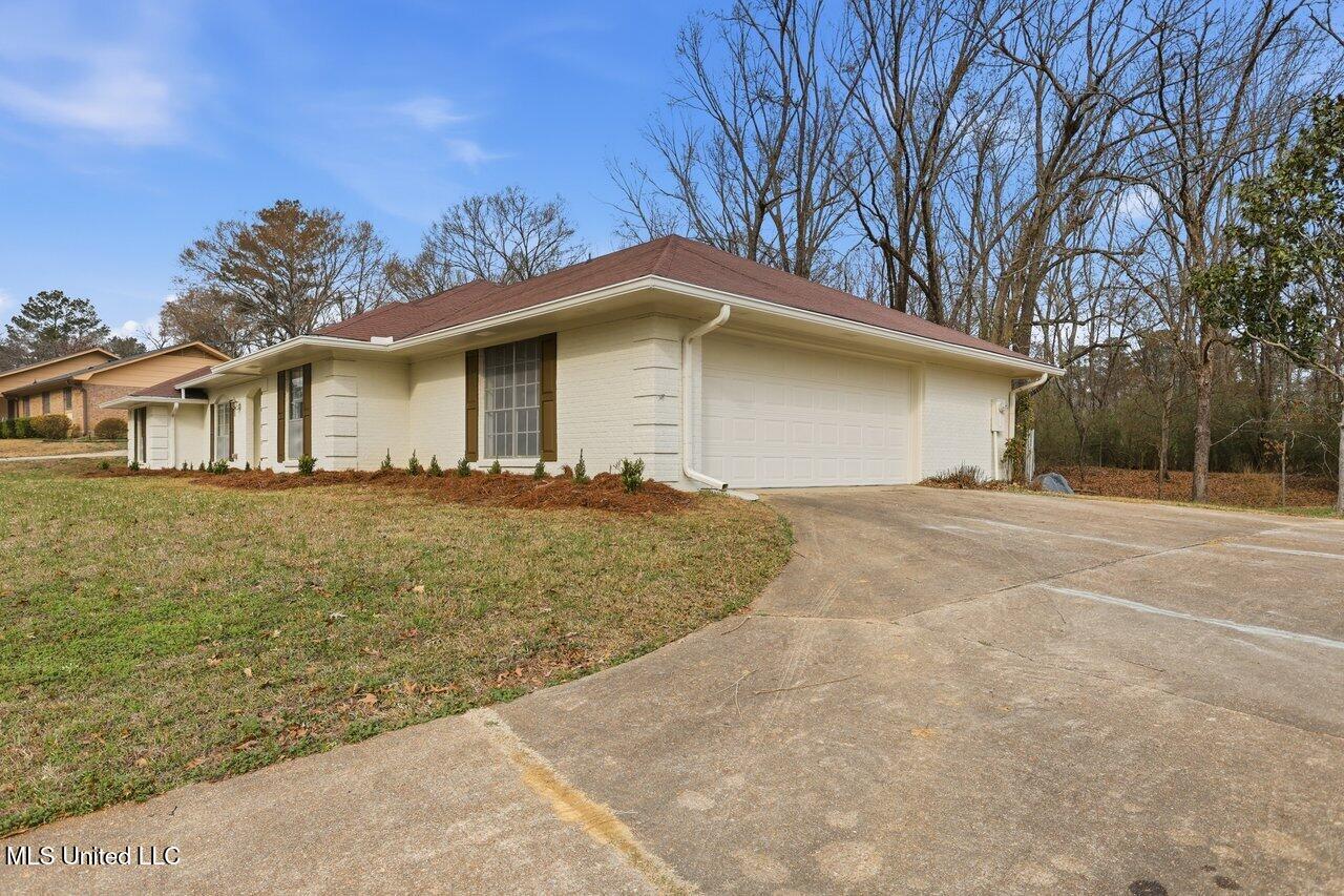 1508 Huntcliff Way Clinton, MS 39056 - Photo 35 of 37 1508 Huntcliff Way Home Tours MS 4