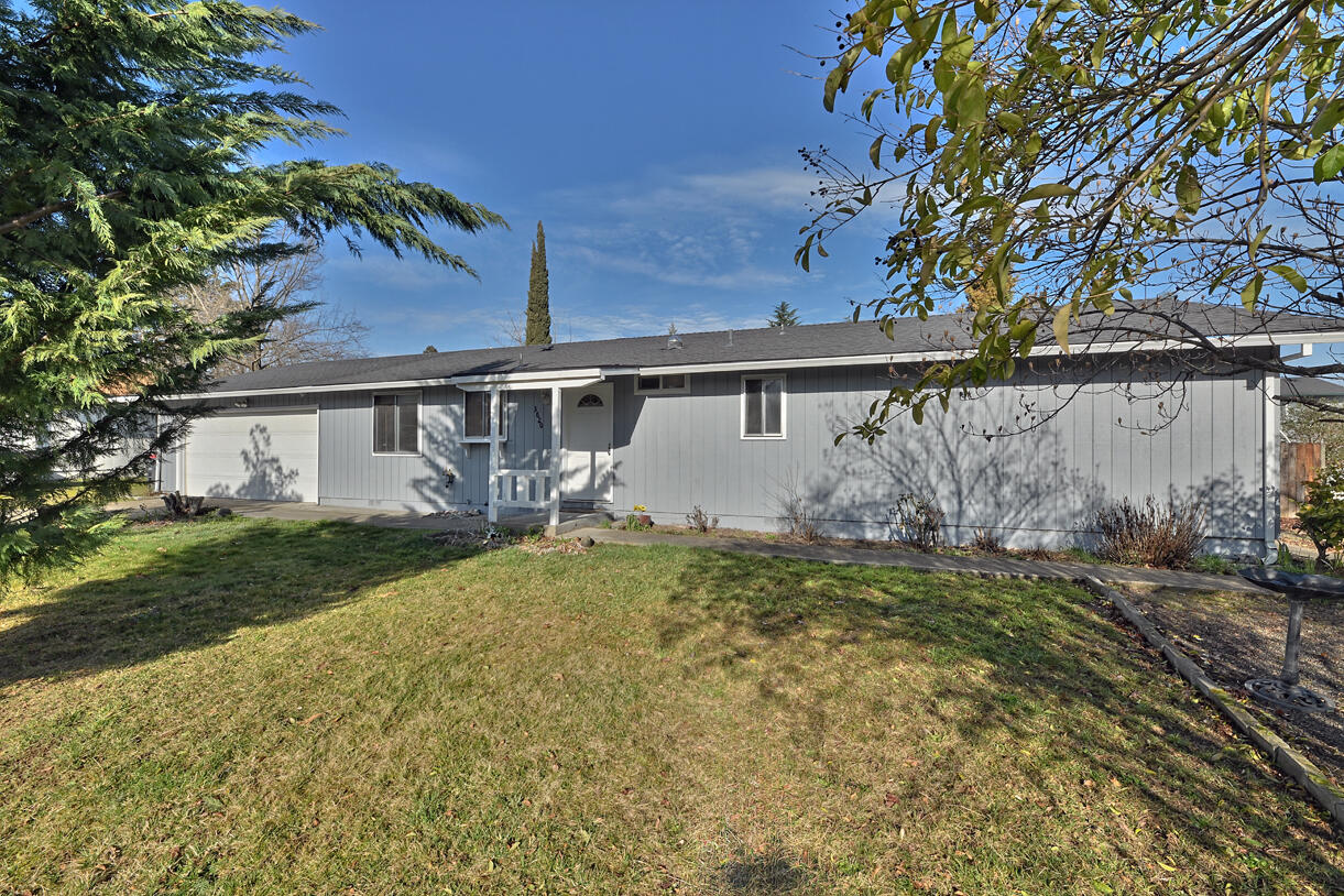 3620 Hilsinger Road Phoenix, OR 97535 - Photo 2 of 21 Home-Front
