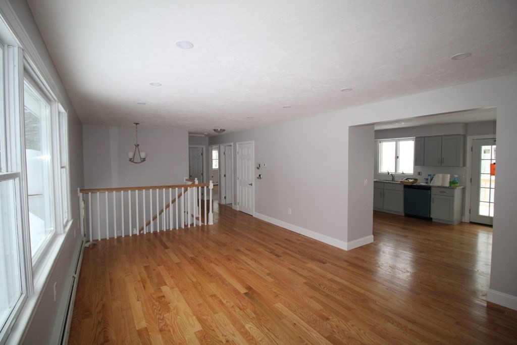 82 Breakneck Road Sturbridge, MA 01566 - Photo 4 of 28