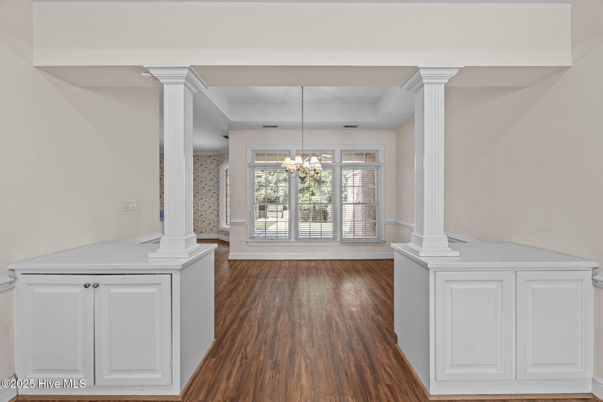 817 Vineyard Drive New Bern, NC 28562 - Photo 11 of 49 Built Ins