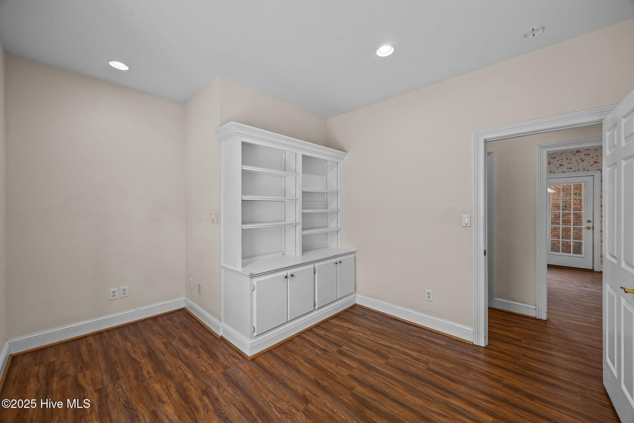 817 Vineyard Drive New Bern, NC 28562 - Photo 31 of 49 Guest Room