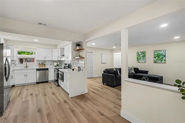 $369,900 | 707 Queens Court, Seffner, FL 33584