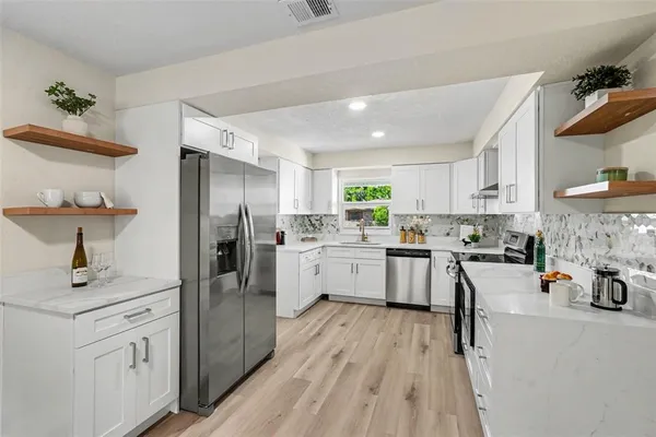 $369,900 | 707 Queens Court, Seffner, FL 33584