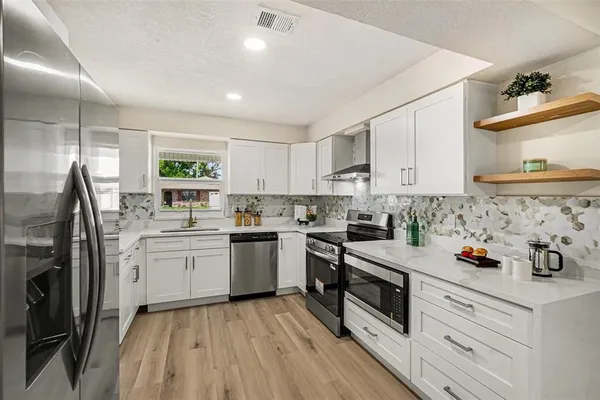 $369,900 | 707 Queens Court, Seffner, FL 33584