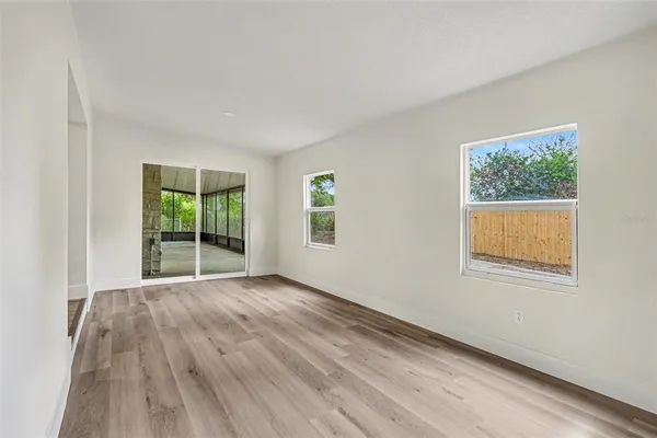 $369,900 | 707 Queens Court, Seffner, FL 33584