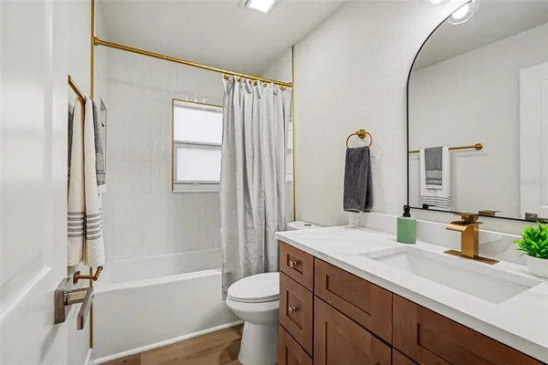 $369,900 | 707 Queens Court, Seffner, FL 33584