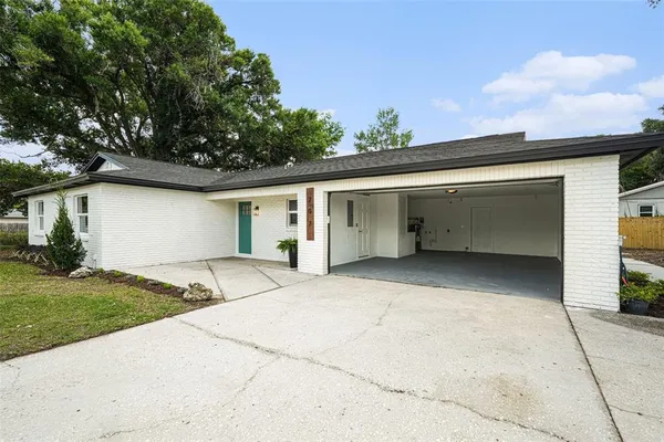 $369,900 | 707 Queens Court, Seffner, FL 33584