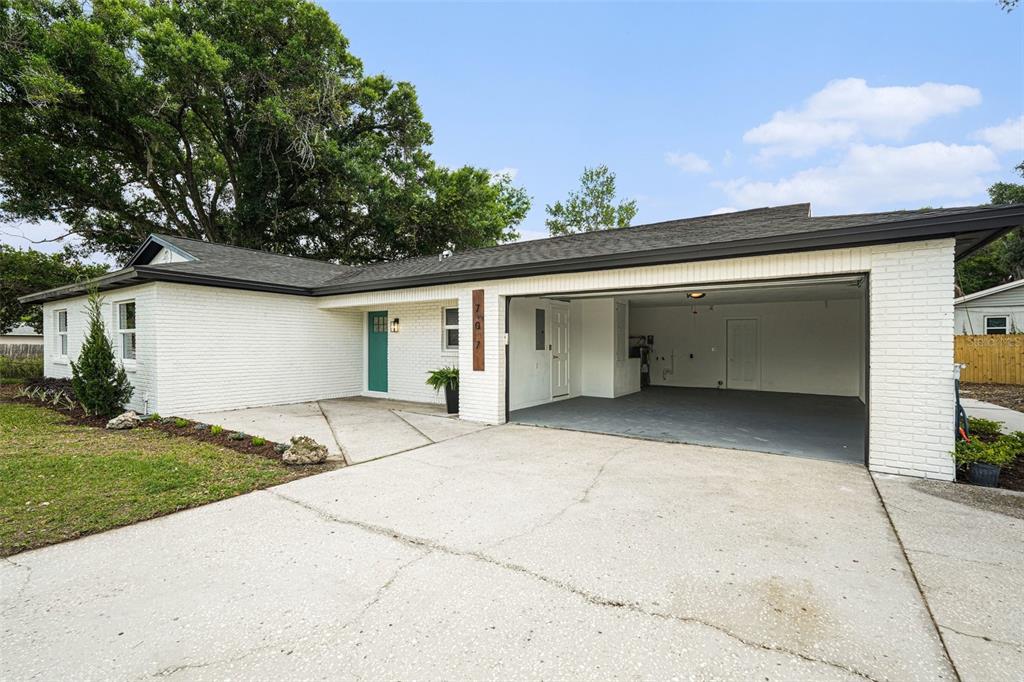 707 Queens Court Seffner, FL 33584 - Photo 4 of 28 a view of garage and small yard