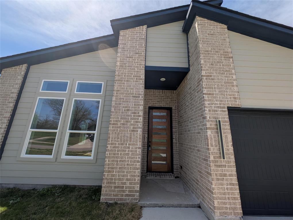 1890 Johnson Street Greenville, TX 75401 - Photo 3 of 21