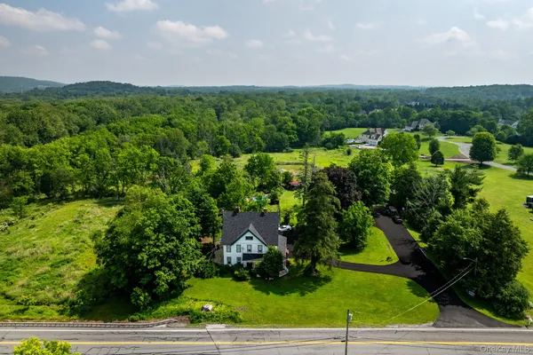 $749,000 | 482 Scotchtown Avenue, Middletown, NY 10941