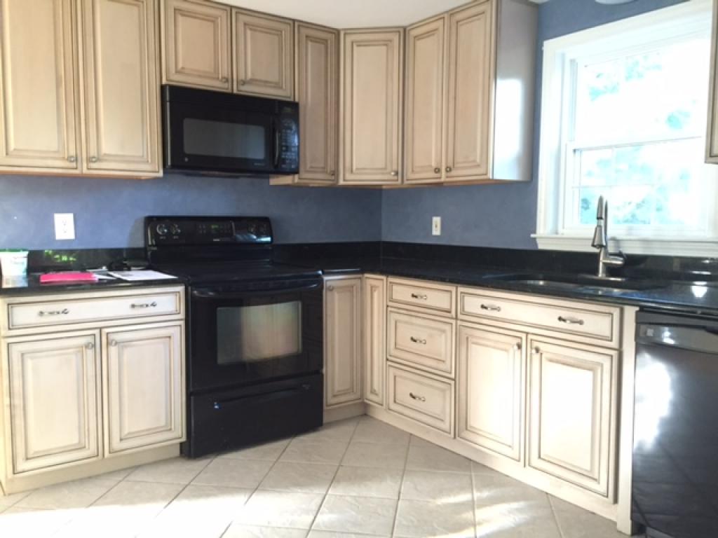 3 Clyde Road Derry, NH 03038 - Photo 2 of 28 Gallery Image 2