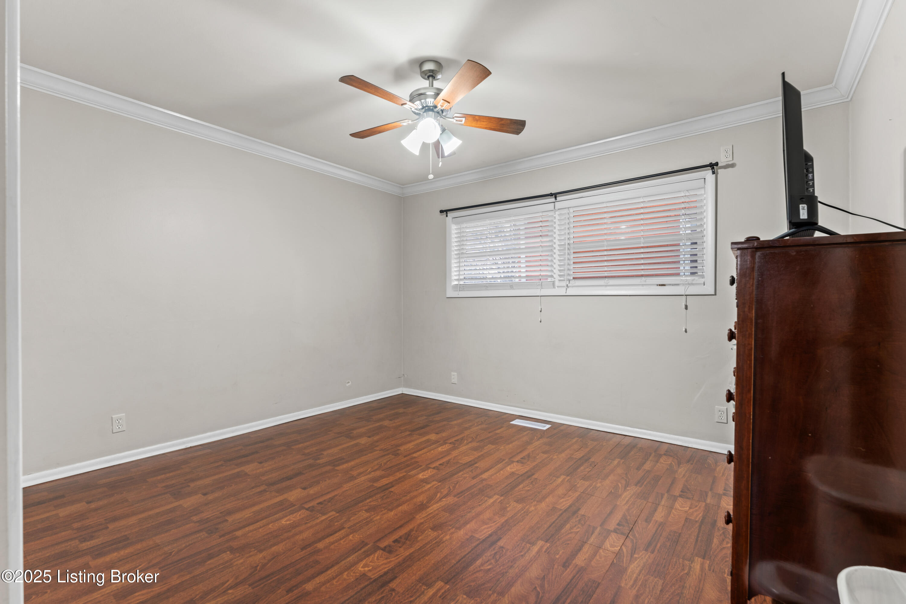 1900 Janlyn Road Louisville, KY 40299 - Photo 15 of 38 photos_high_resolution_DSC00384