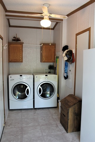 13806 Prairie Center Road Morrison, IL 61270 - Photo 5 of 24 a utility room with dryer and washer