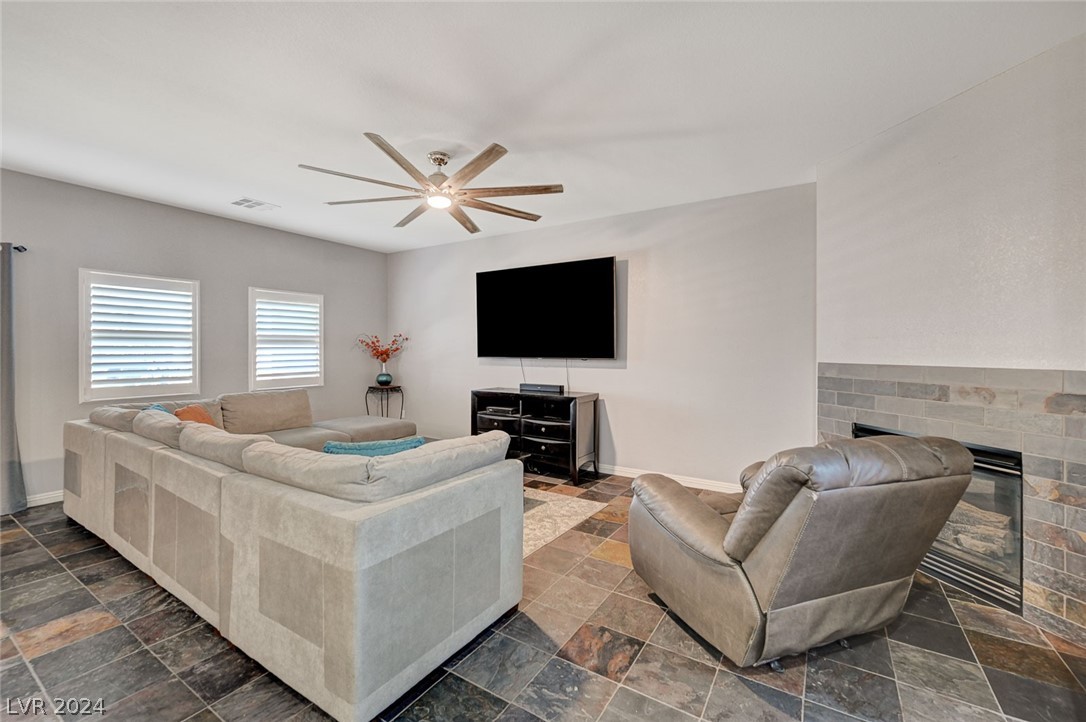 1060 Riddle Glen Street Henderson, NV 89012 - Photo 7 of 41 Gallery Image 7