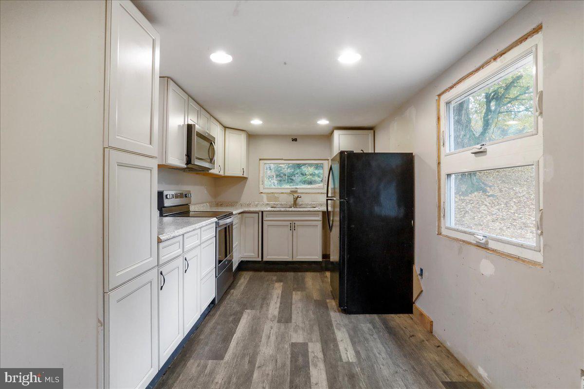 39 Fox Hollow Road Swanton, MD 21561 - Photo 4 of 29 Kitchen