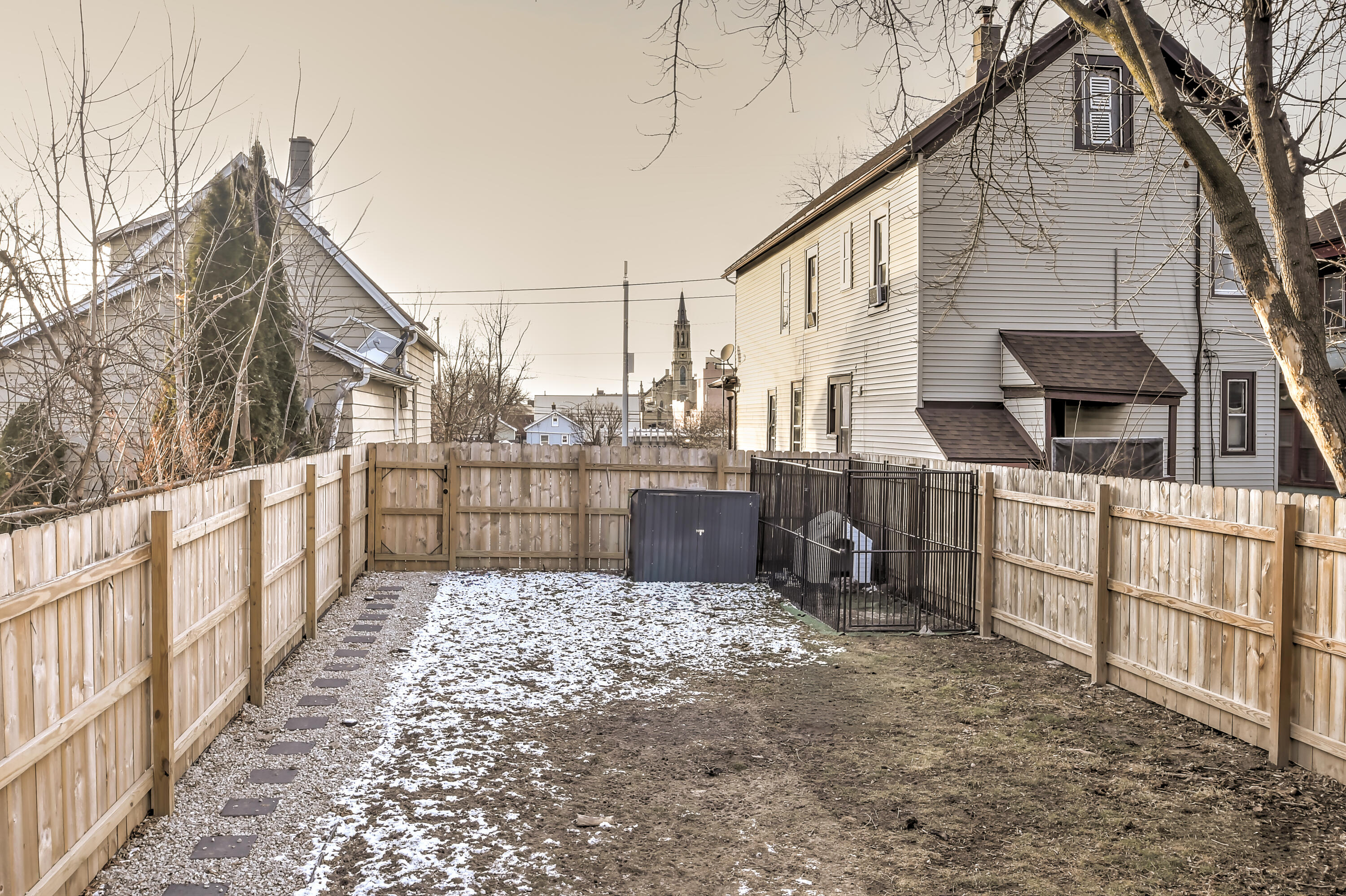 1730 South 6th Street Milwaukee, WI 53204 - Photo 13 of 15 Fenced Front Yard