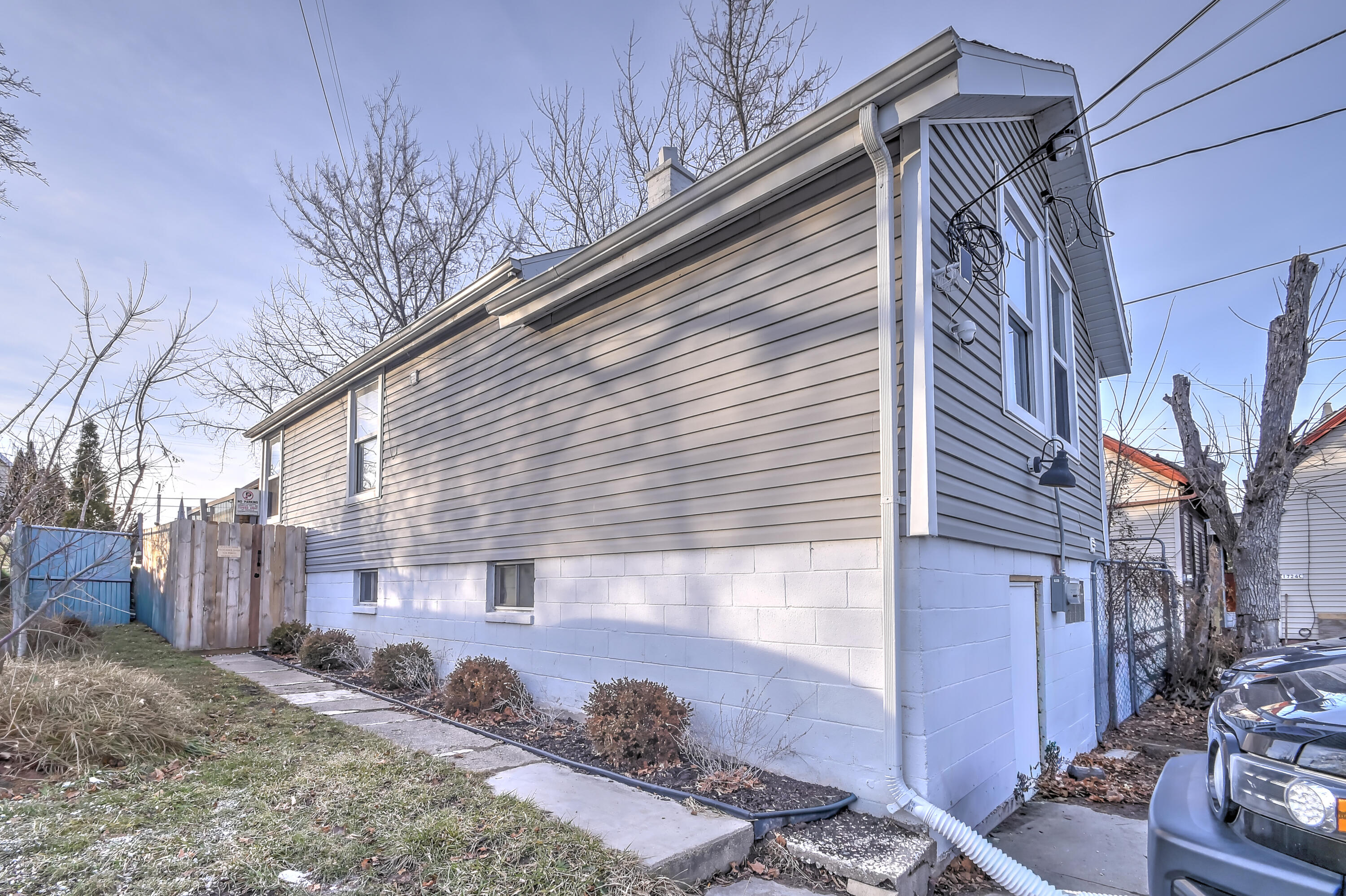 1730 South 6th Street Milwaukee, WI 53204 - Photo 14 of 15 Side of Home from Alley Entrance