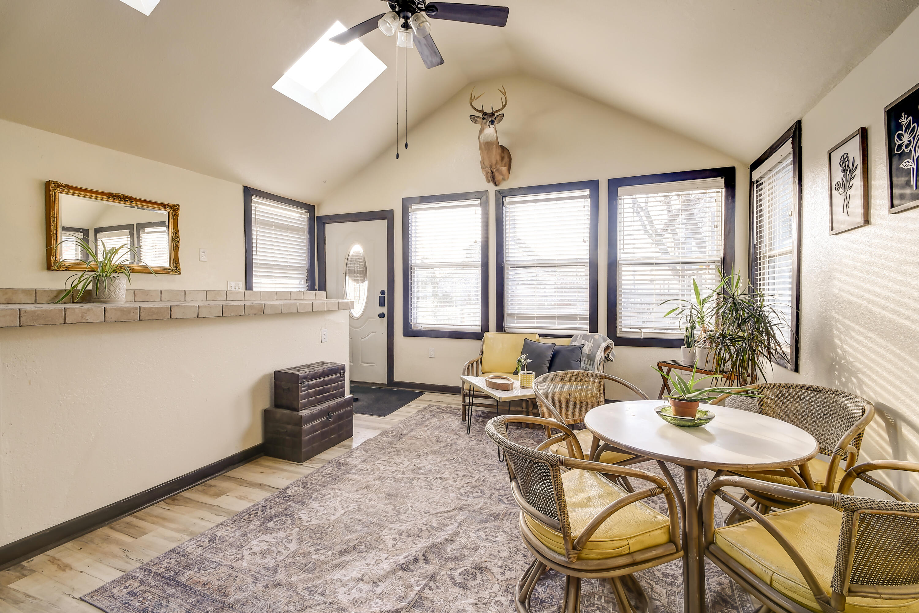 1730 South 6th Street Milwaukee, WI 53204 - Photo 2 of 15 Living Dining Area