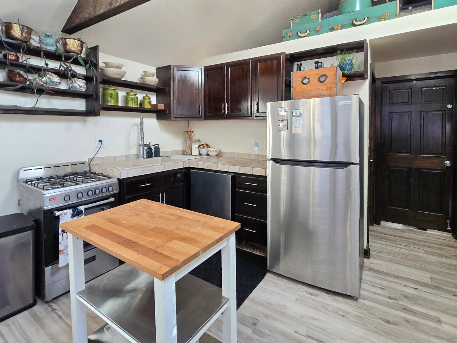 1730 South 6th Street Milwaukee, WI 53204 - Photo 4 of 15 Kitchen close up