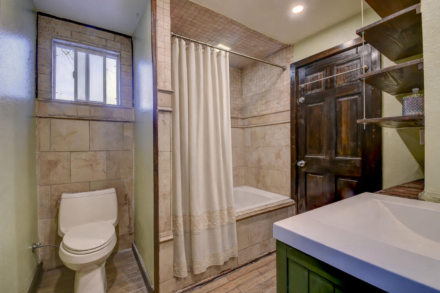 1730 South 6th Street Milwaukee, WI 53204 - Photo 7 of 15 Upstairs Bathroom