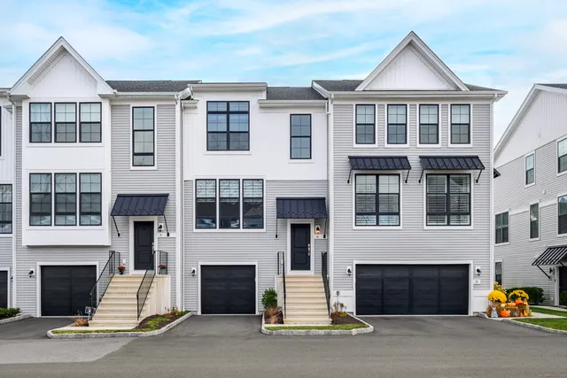 $4,600 | 8 Brentwood Circle, Unit 8, Danbury, CT 06810