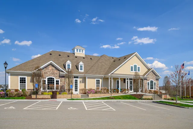 $4,600 | 8 Brentwood Circle, Unit 8, Danbury, CT 06810