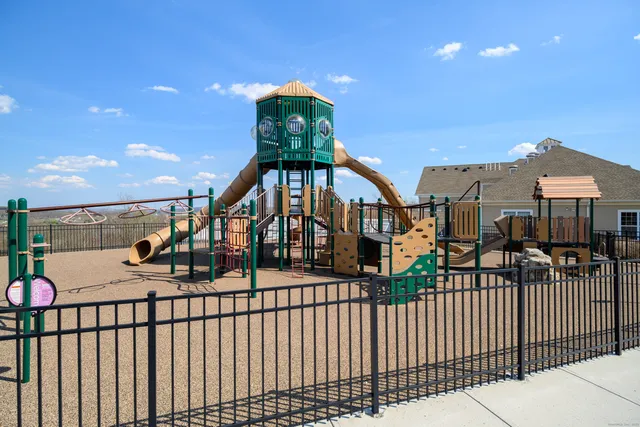 $4,600 | 8 Brentwood Circle, Unit 8, Danbury, CT 06810