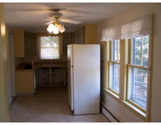 8 B Street Reading, MA 01867 - Photo 2 of 8 Gallery Image 2