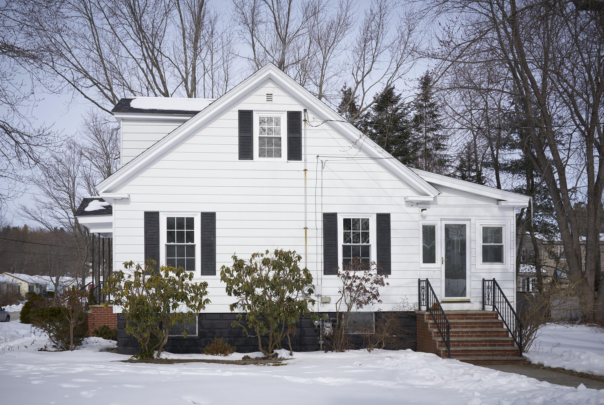 305 Ray Street Portland, ME 04103 - Photo 3 of 45 305 Ray ext 4