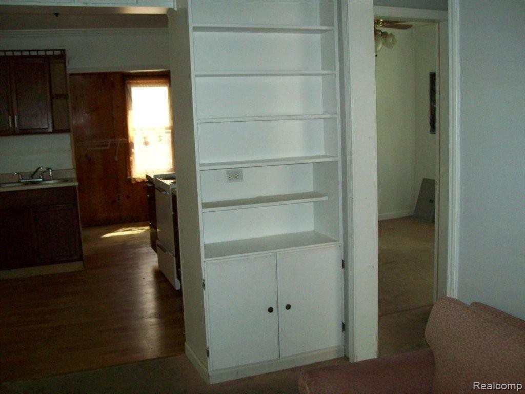 11368 Maxwell Avenue Warren, MI 48089 - Photo 12 of 15 100_3519.JPG